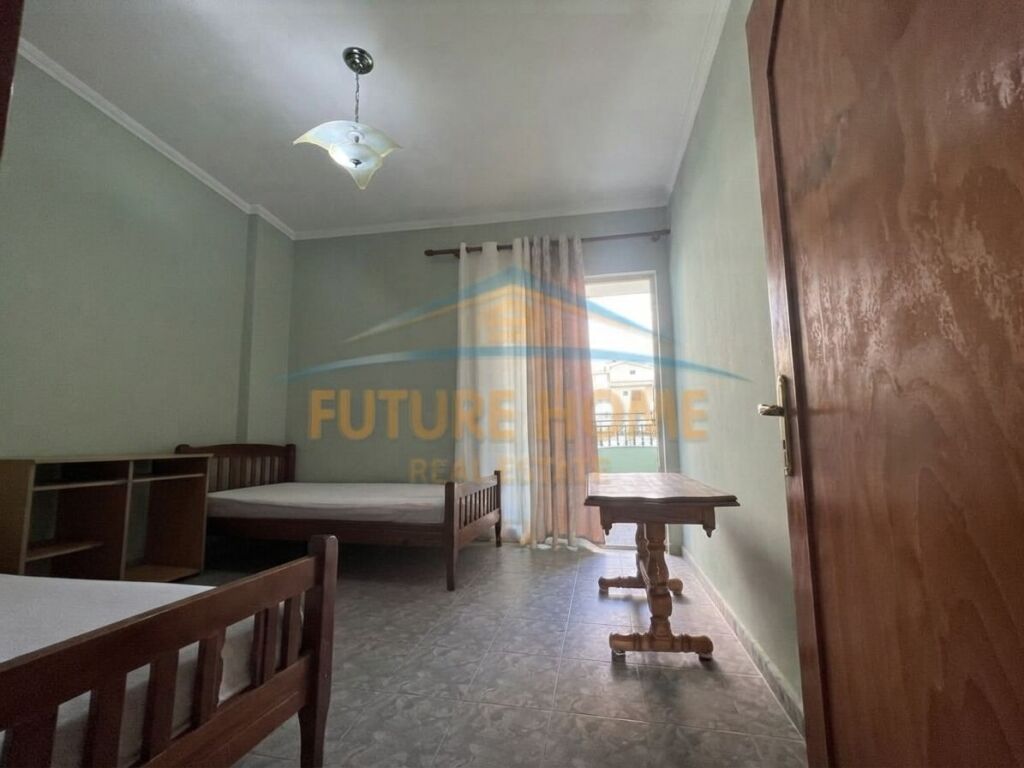 Affitto, Appartamento 2+1, Comune di Parigi, Tirana.