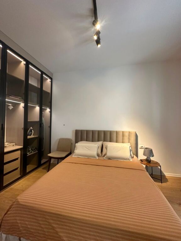 Jepet me qira apartament 1+1
