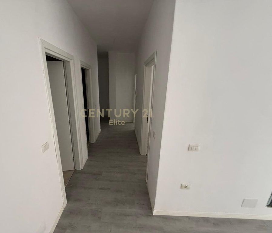 SHITET APARTAMENT 2+1+2 NE RRUGEN 5 MAJI