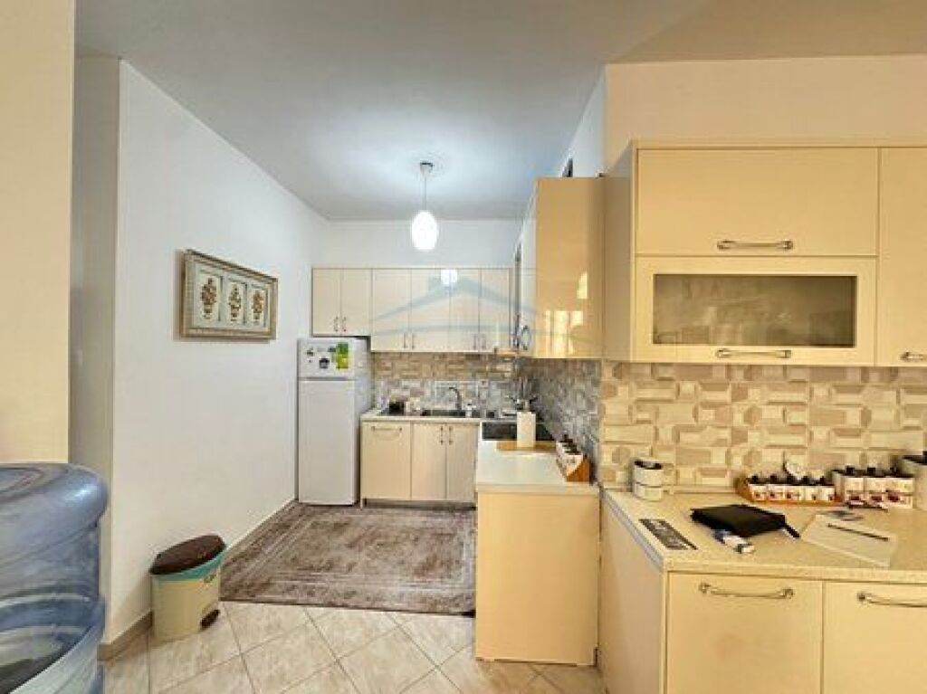 Shitet, Apartament 2+1, Fresk, Tiranë.
