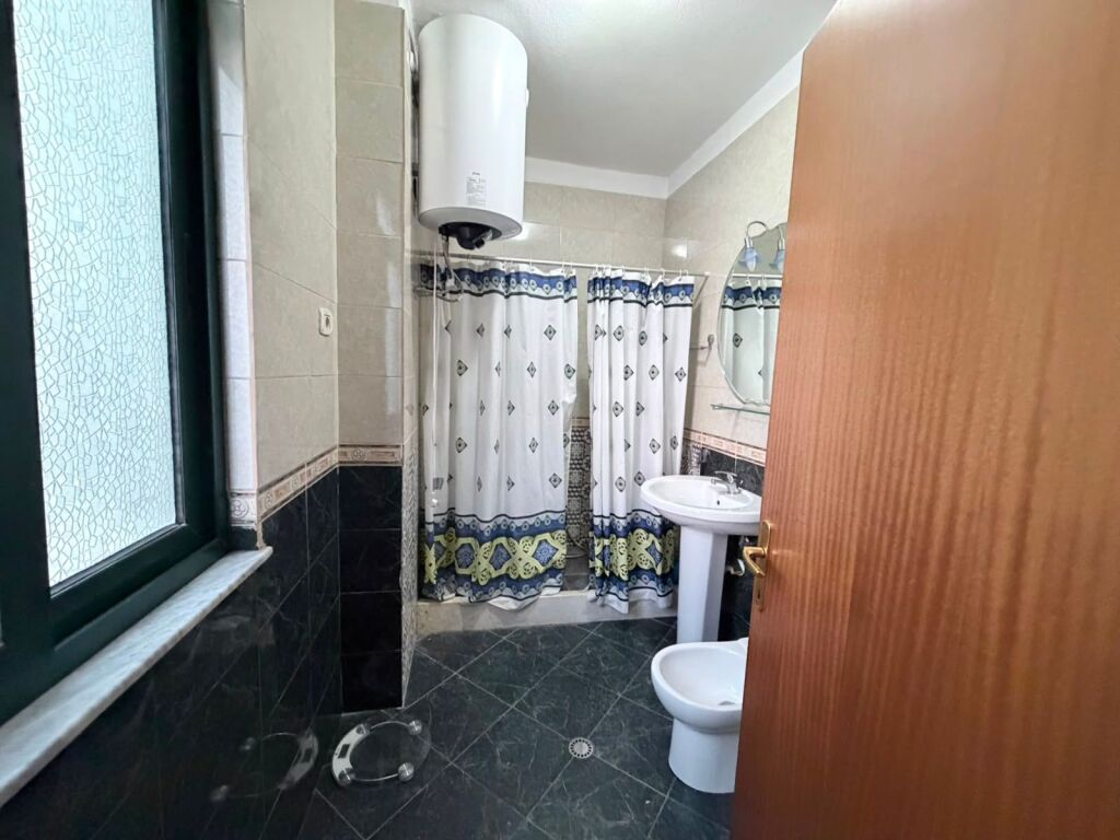 Jepet me Qera Apartament 2+1+2WC+Verande  📍Vasil  Shanto prane Gjykates se Rrethit 💶 Çmimi: 750 Euro