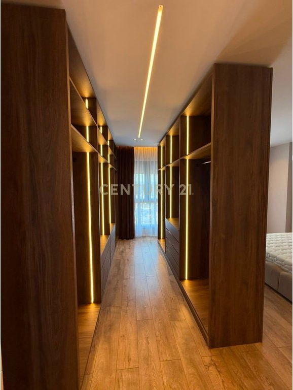 JEPET APARTAMENT LUKSOZ ME QIRA 2+1+PARKIM, BULEVARDI I RI 1,100 € /Muaj