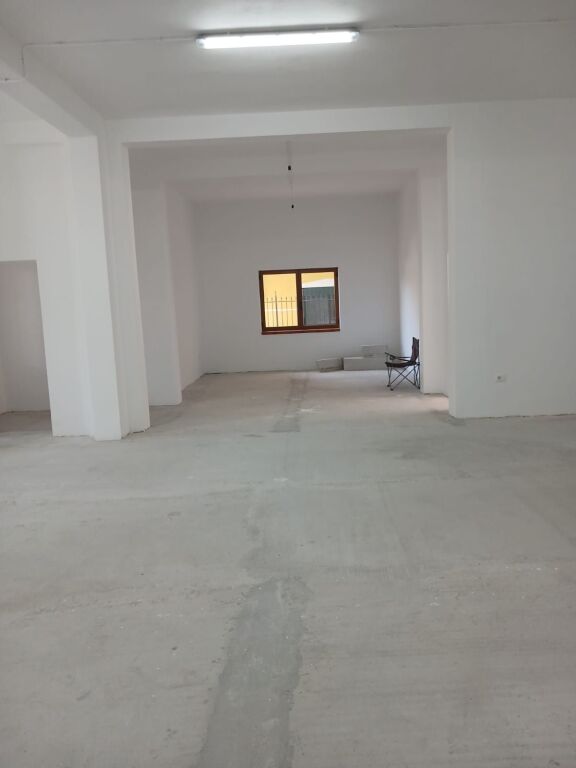 Qira Hapësirë e Gjerë Garazhi 200 m2 Shumë e Re – Përdorim Magazinë / Tregtare / Aktivitet