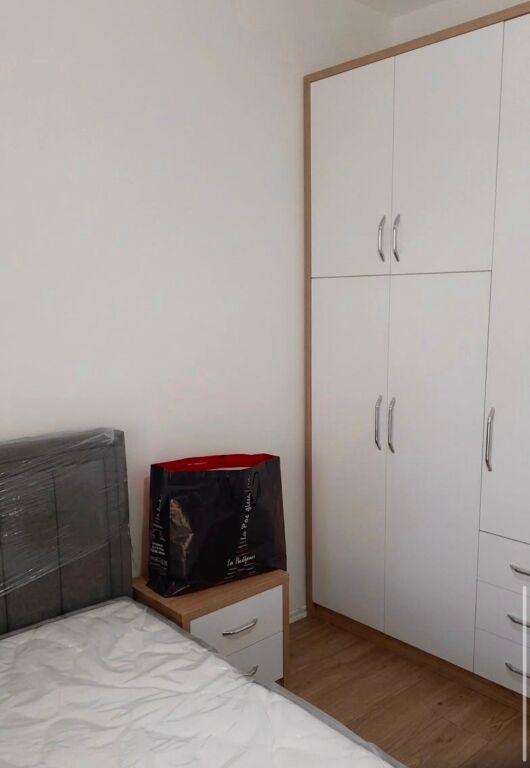 Jepet me qira apartament 1+1 në Yzberisht!