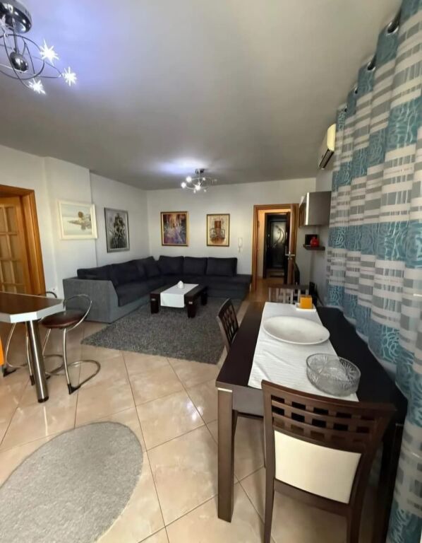 Jepet apartament 2+1+2 me qira tek Rruga Irfan Tomini , Selite , Pallati me Shigjeta , Blloku i Vilave Selite .