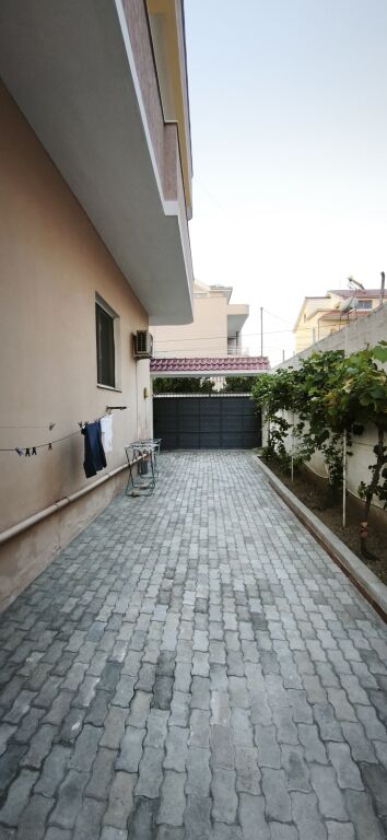 🏡 SHITET SHTËPI 2-KATËSHE – ELBASAN  📍 Lagjja Skënderbej, Fushëmbret – Rruga “Iliaz Kosova”