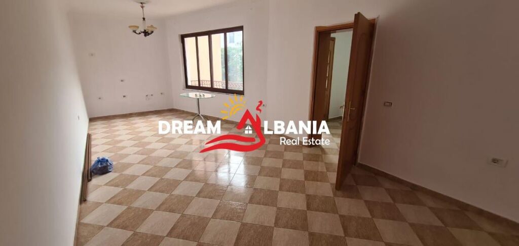 Vile 3 kateshe me qera ne Rrugen Fortuzi  oborr 4 poste parkimi (ID 4251317)
