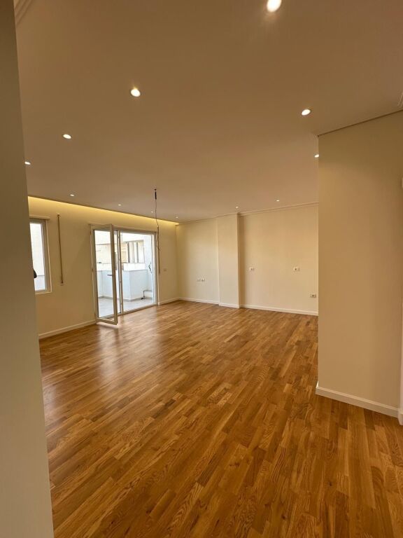 Shitet apartament 2+1 per qera Fresk !