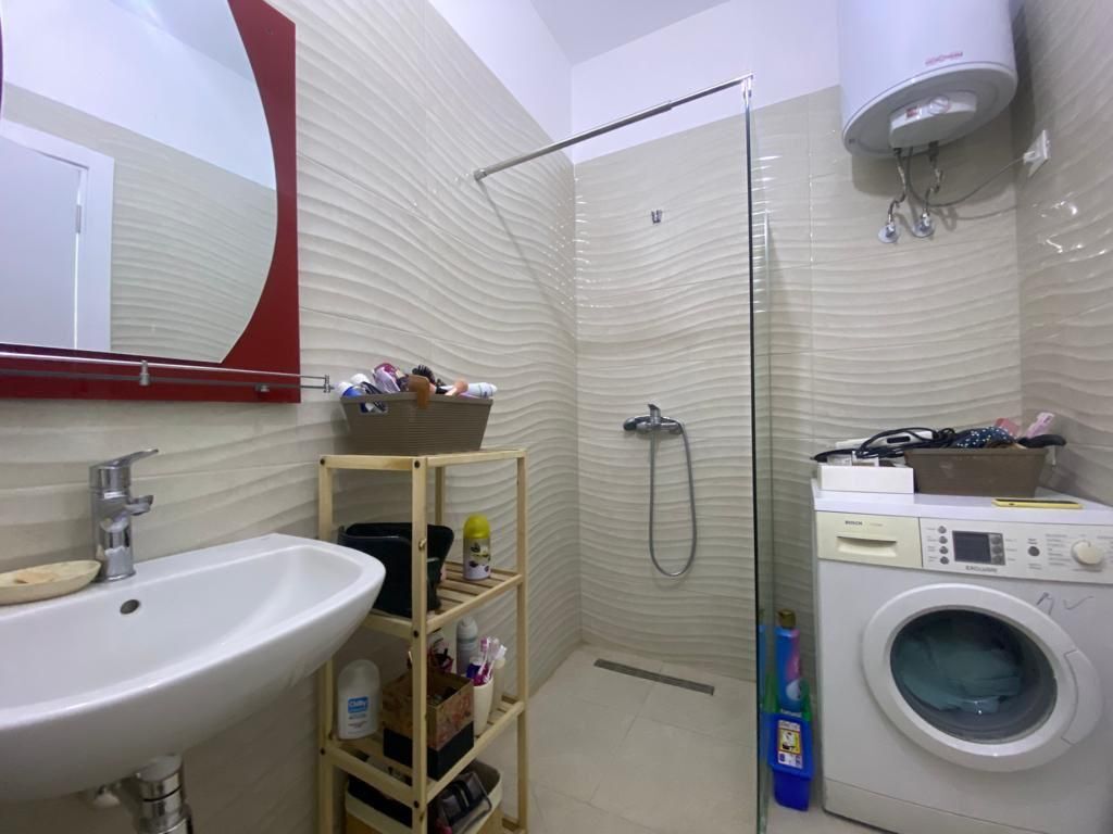Jepet Apartament 1+1 me qera Tek Farmacia 10  Id 5372