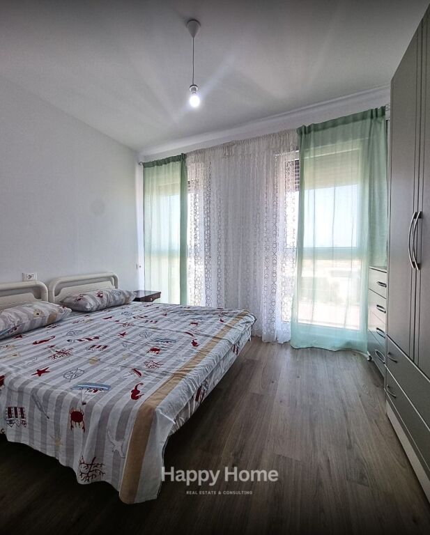 Esclusivo, affittasi appartamento 1+1 in Sheshi I Xhamllikut, Tirana. Costruzione di qualità, L'appartamento si trova in una posizione fantastica,  