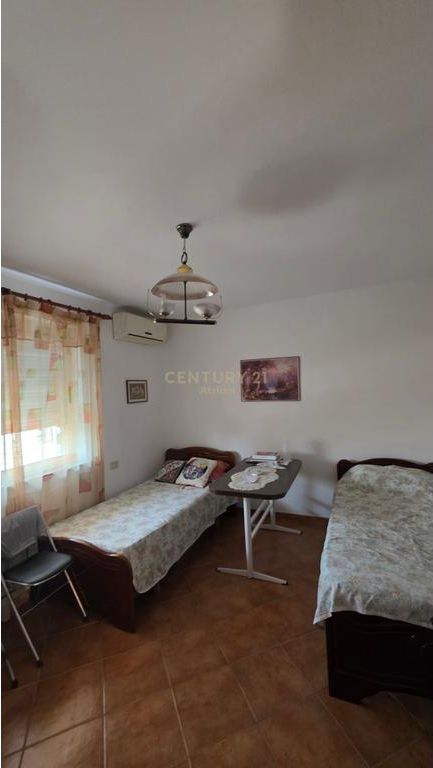 SHITET 2+1 TEK SHKOLLA (MIHAL GRAMENO) PRANE ISH TREGUT ELEKTRIK