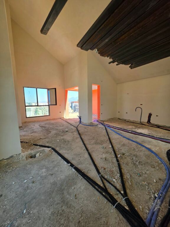 IN VENDITA: Penthouse Duplex 🏘 4+1+3 Bagni &amp; Balcone (📍Complesso Square21) - 21 Dhjetori, 207 m² (Prezzo €490.000) 🧭 ✨️