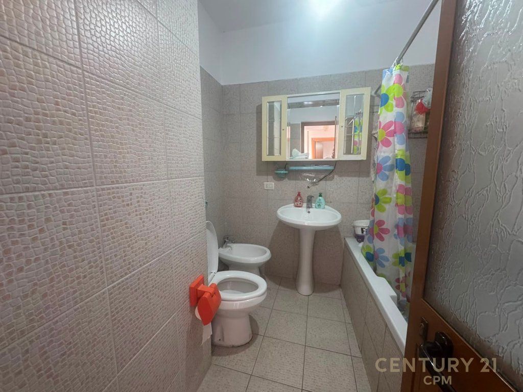 JEPET APARTAMENT 2+1 ME QIRA – PAZARI I RI, TIRANË