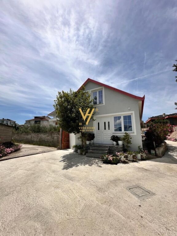 VILLA SU DUE PIANI IN AFFITTO A TEGU 150.000 LEKE