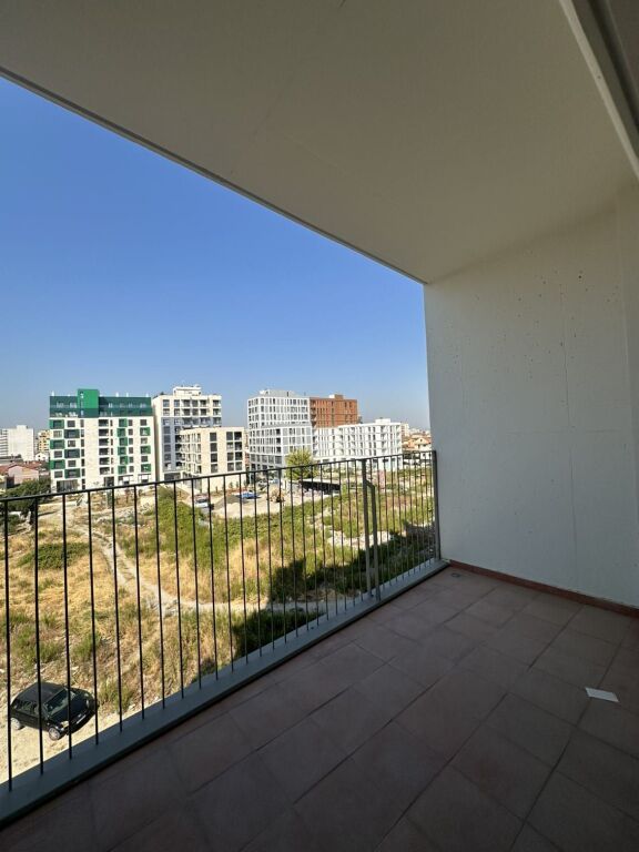 Shitet apartament 1+1 – Stacioni i Trenit, pranë Bulevardit !