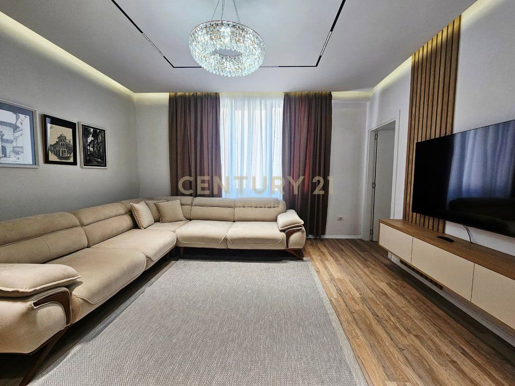 Modern 2+1 Apartment for Rent at “Rezidenca Xheluks”