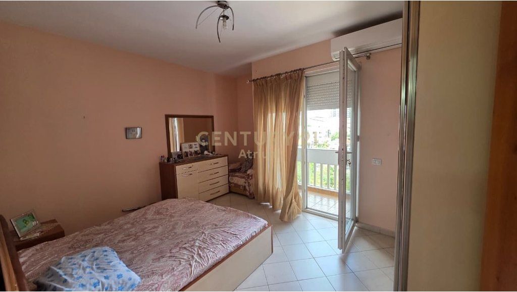 SHITET APARTAMENT 2+1+2+GARAZH – PRANE TREGUT TE RI ELEKTRIK!!