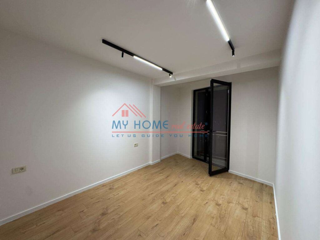 Zyre me qera tek Rruga Mine Peza Tirane