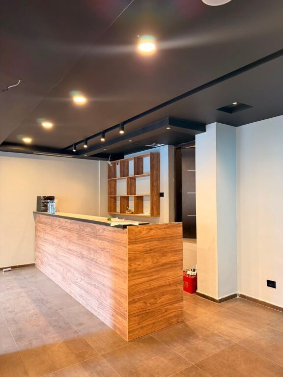 Locale Commerciale vicino a UKD – In Affitto o In Vendita