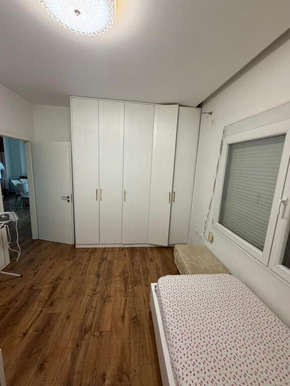 Appartamento 2+1 più posto auto a Kamez