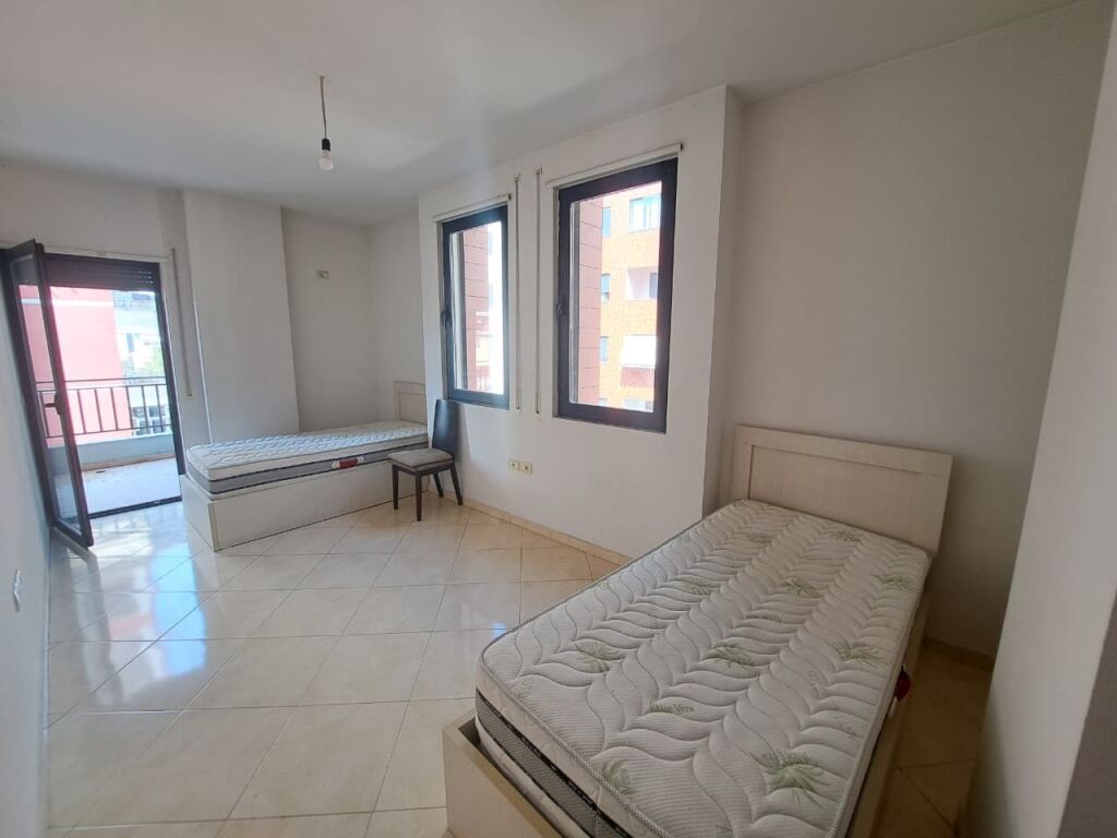 Apartament 2+1 ne Shitje ne Astir, Prane Rrethrrotullimit ID 5369