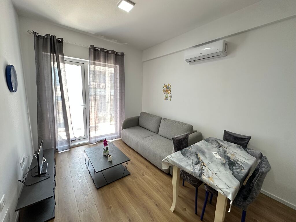 In Fresk apartment for rent 37,000 leke