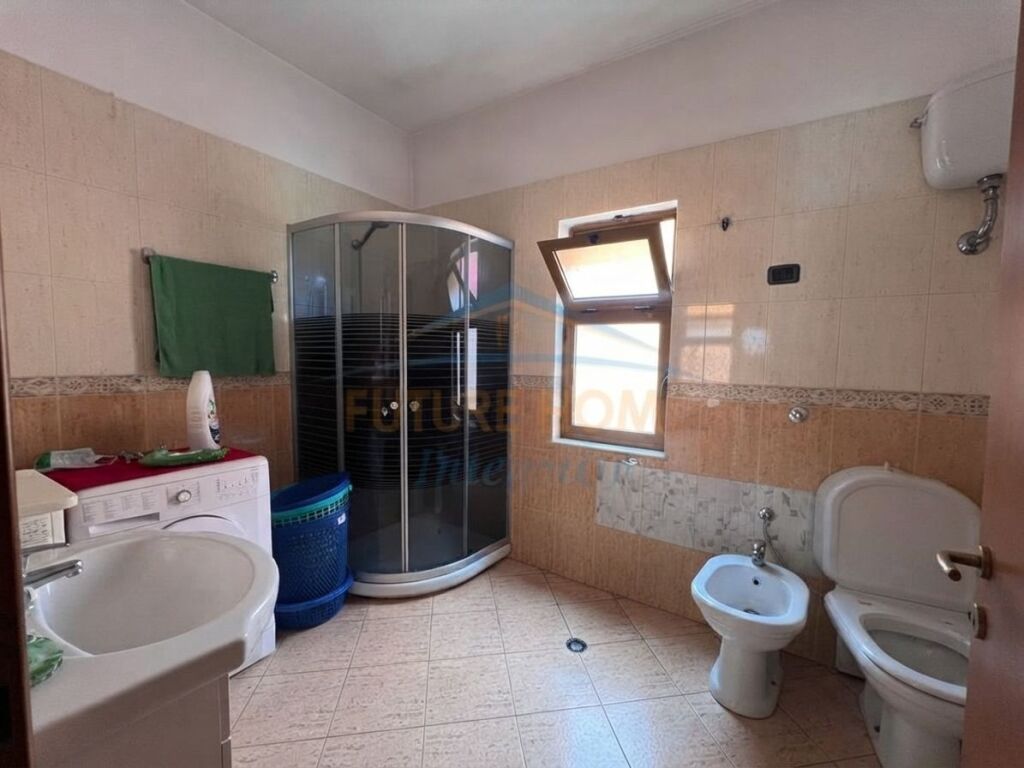 In vendita, Villa su 3 piani, Via Siri Kodra, Tirana.