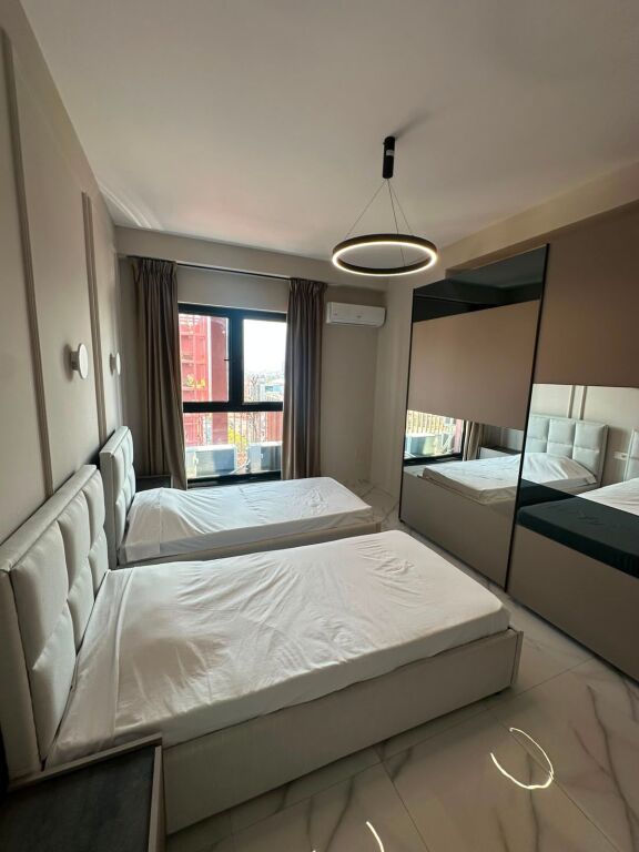 SUPER APARTAMENT 3+1+2 ME QIRA – RRUGA E KAVAJËS