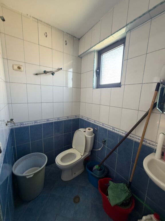 AFFITTASI APPARTAMENTO 2+1+2  📍 Posizione: Vicino al Vecchio Parco, vicino a Report Tv💶 Prezzo: 650 €/mese