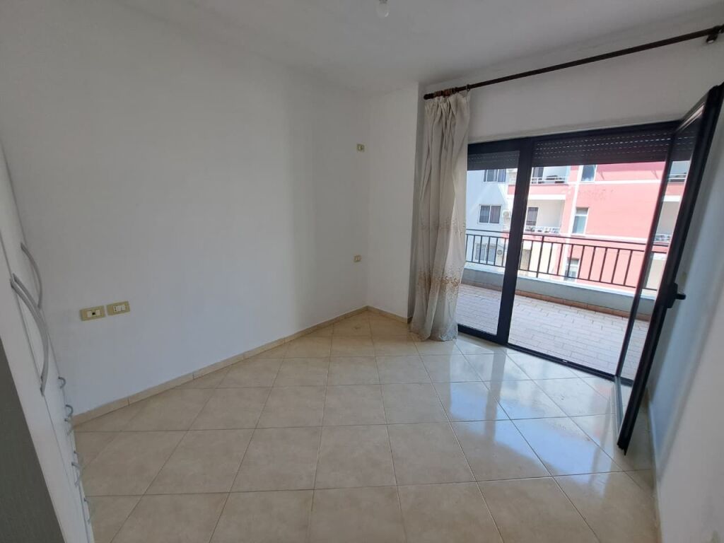Apartament 2+1 ne Shitje ne Astir, Prane Rrethrrotullimit ID 5369