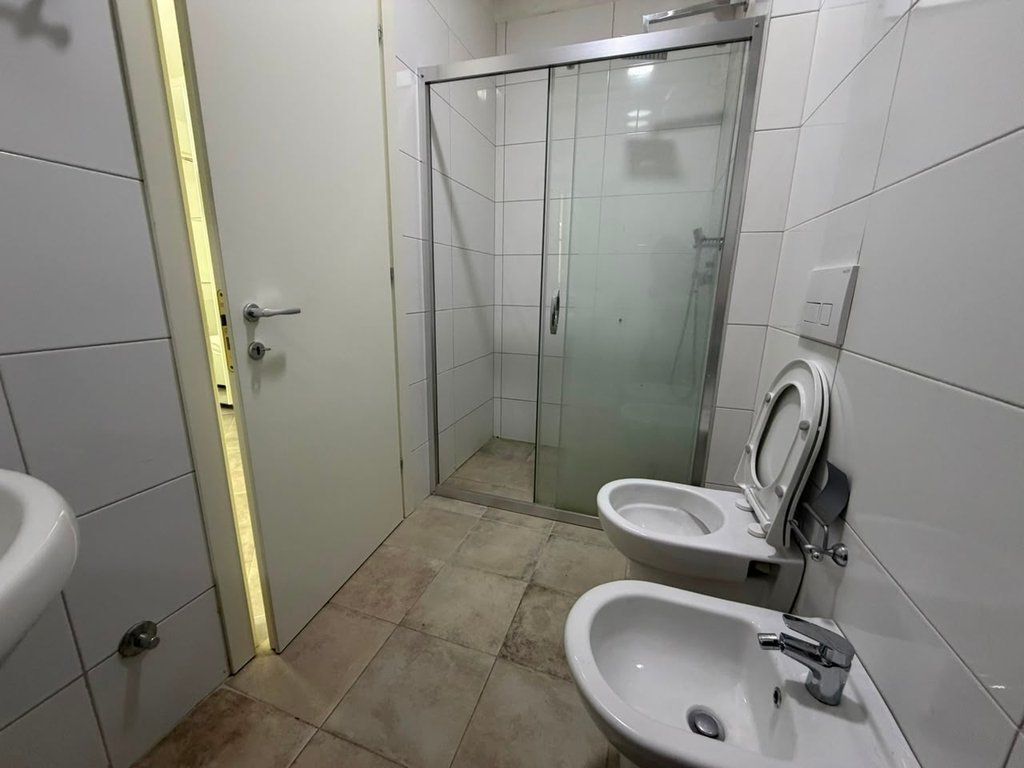 Qera, Apartament 2+1+2+Post Parkimi, Rruga Jordan Misja, Tirane.
