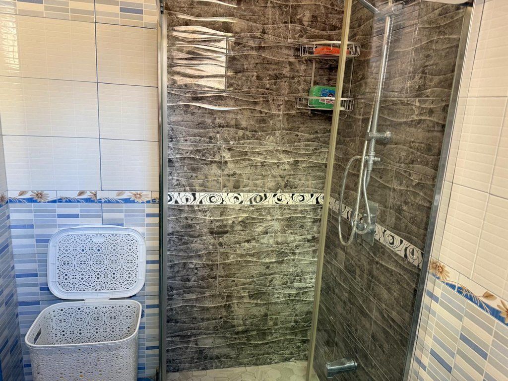 Shitet Shtëpi Private ne Lagjen Nr.7, Durrës !