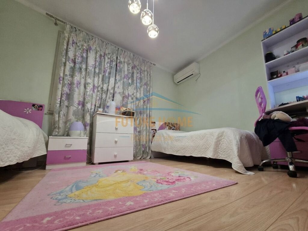 Qera, Apartament 2+1 me verande tek Rruga e Kosovareve!