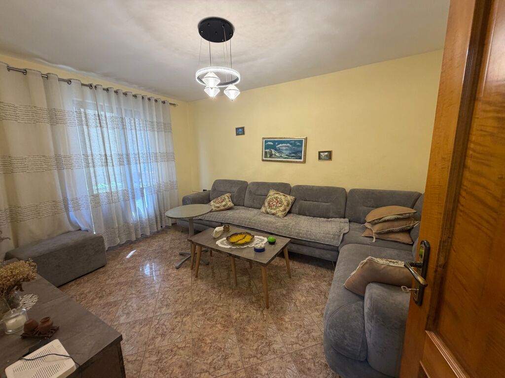 AFFITTASI APPARTAMENTO 2+1+2  📍 Posizione: Vicino al Vecchio Parco, vicino a Report Tv💶 Prezzo: 650 €/mese