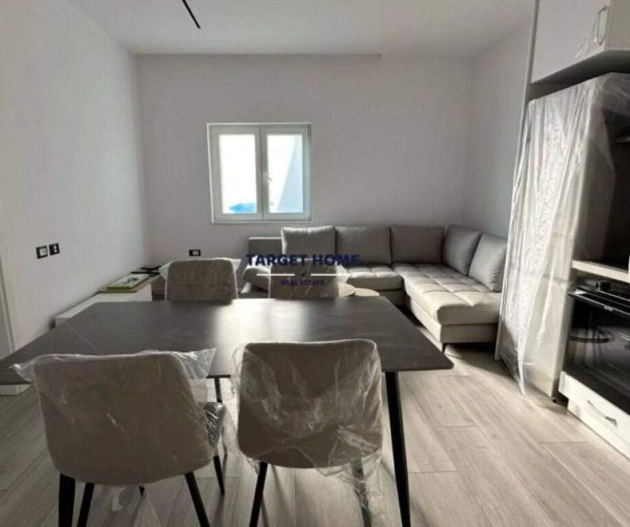 Apartament 2+1 per qira prane UET, Porcelan