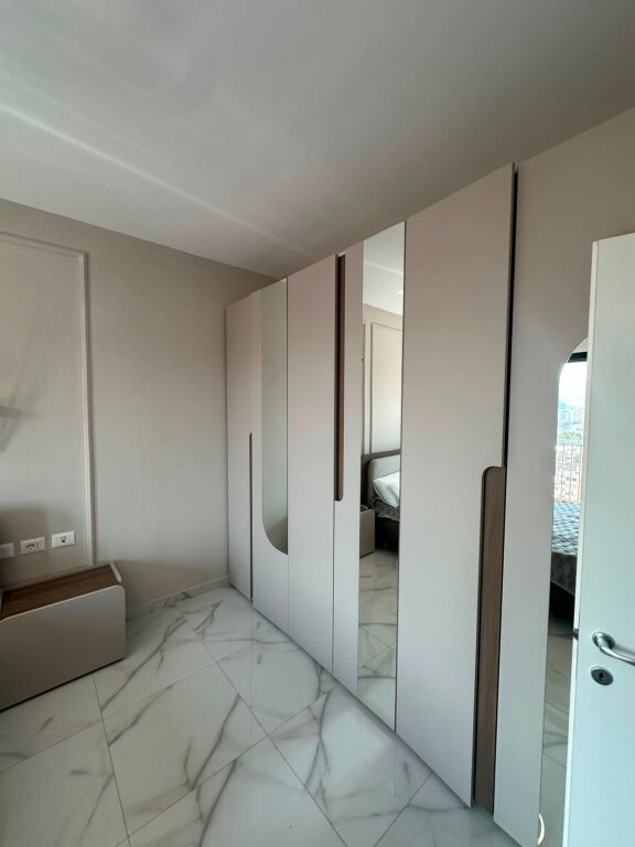 SUPER APARTAMENT 3+1+2 ME QIRA – RRUGA E KAVAJËS