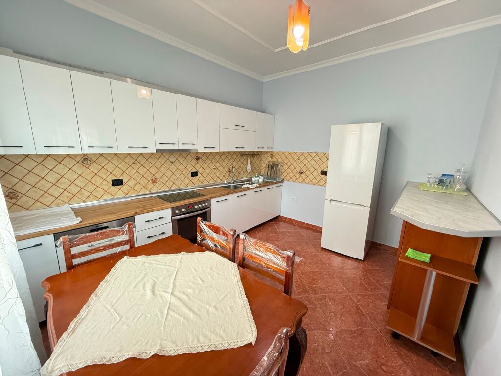Apartament 2+1+2 me Qira pranë Vilave Gjermane.