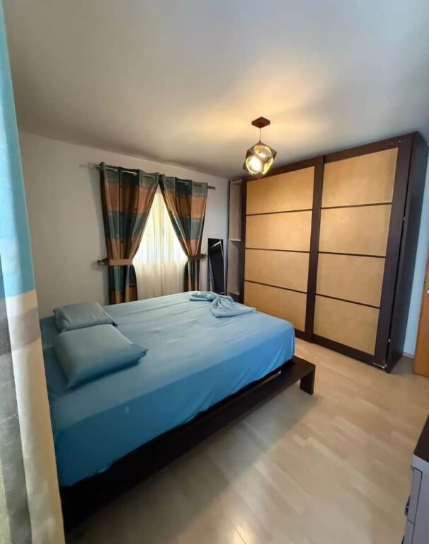 Jepet apartament 2+1+2 me qira tek Rruga Irfan Tomini , Selite , Pallati me Shigjeta , Blloku i Vilave Selite .
