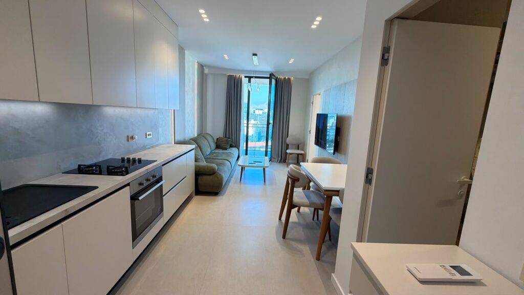 📣 SUPER AFFITTO Appartamento 1+1 📍 Golden Tower Residence 🛣️ Via Mine Peza ✨   🏢 Nuova Costruzione  🪜 12° Piano (Con Ascensore)  🛋️ Arredato Con Condizioni Moderne  ✅ Mai Abitato Prima   💶 Prezzo 80.000 Leke/Mese