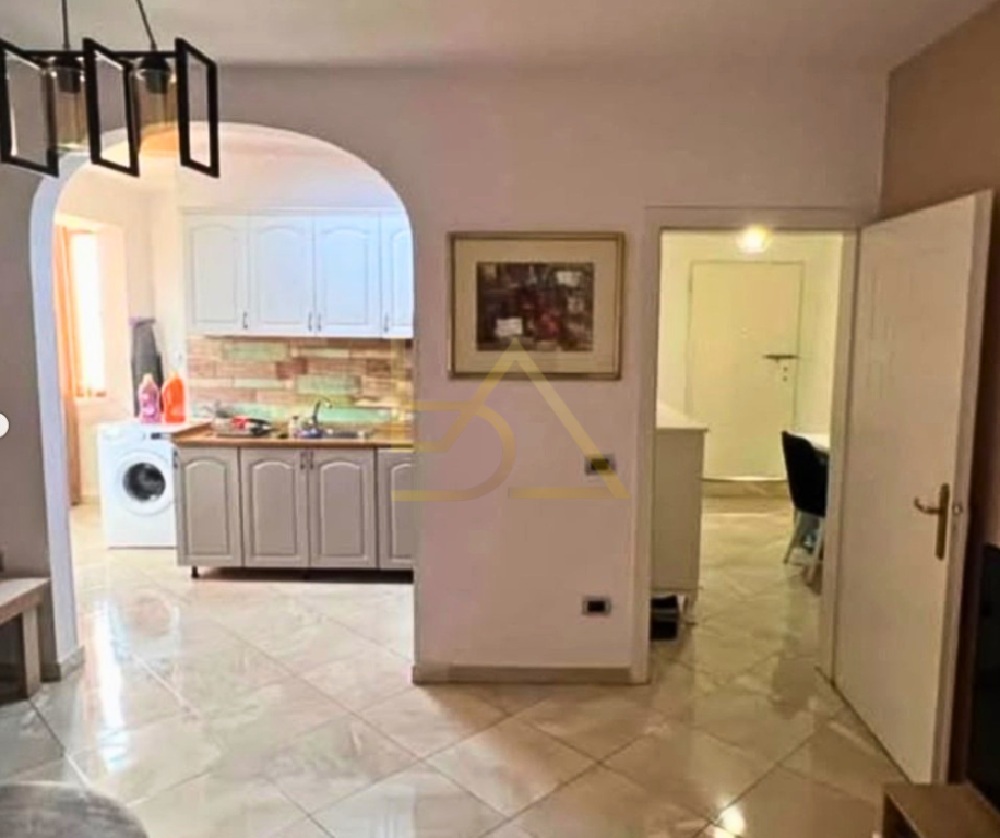 SHITET APARTAMENT 1+1 – LAPRAKË, PRANË SPITALIT USHTARAK