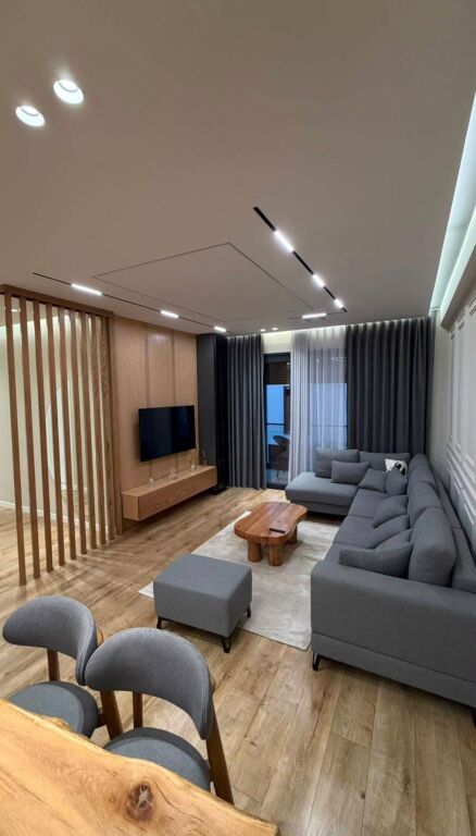 Apartament 2+1 me qira tek Liqeni i Thate