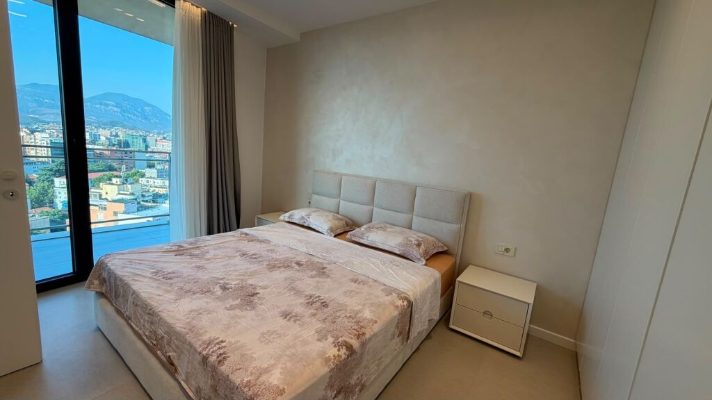 📣 SUPER AFFITTO Appartamento 1+1 📍 Golden Tower Residence 🛣️ Via Mine Peza ✨   🏢 Nuova Costruzione  🪜 12° Piano (Con Ascensore)  🛋️ Arredato Con Condizioni Moderne  ✅ Mai Abitato Prima   💶 Prezzo 80.000 Leke/Mese