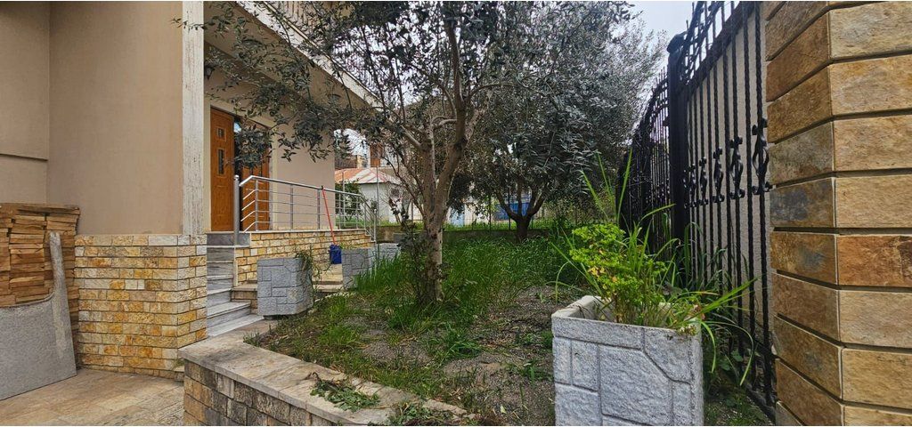 Vilë 2+1 Me Qira në Ali Demi,Rruga Idriz Dollaku Tiranë - 80.000LEKE | 180 m²