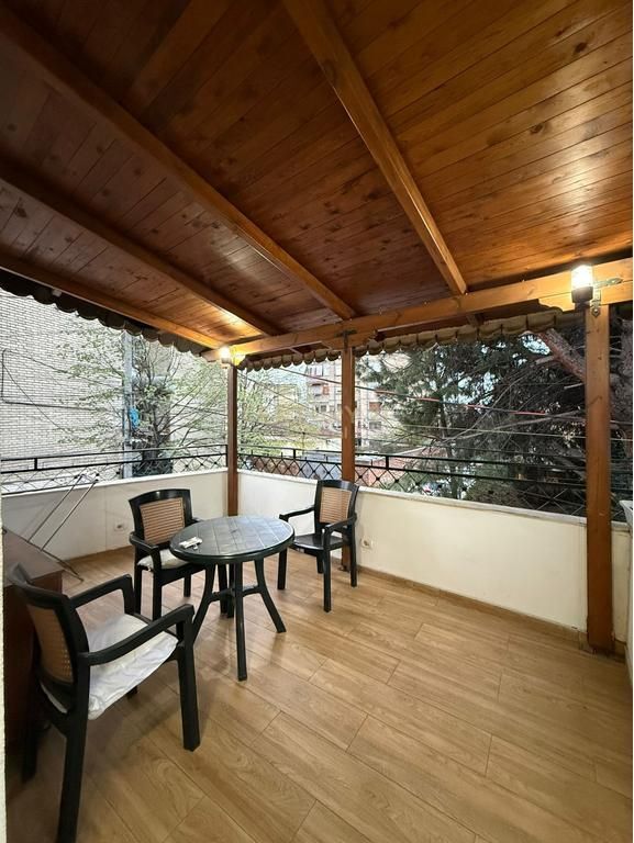PRIVATE HOUSE + SHOP FOR SALE | PORCELAN