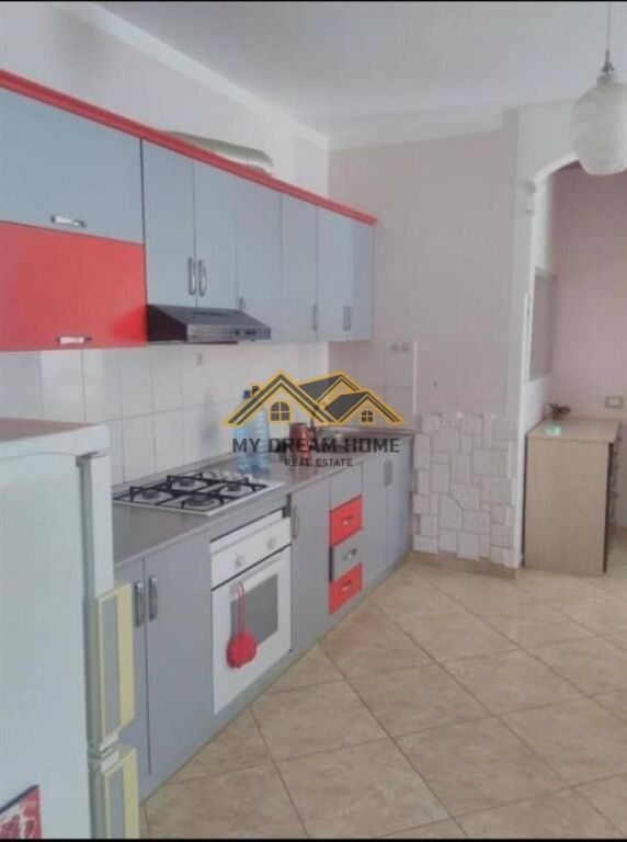 SHITET APARTAMENT 1+1+VERAND DURRES TEK DREJTORIA E POLICIS