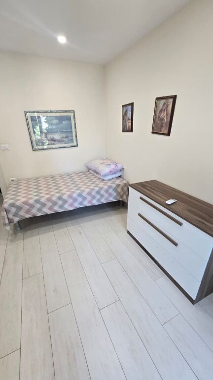 🏡 Jepet me Qira 2+1 📍Rruga e Durrësit💰 80,000 lekë/muaj bruto