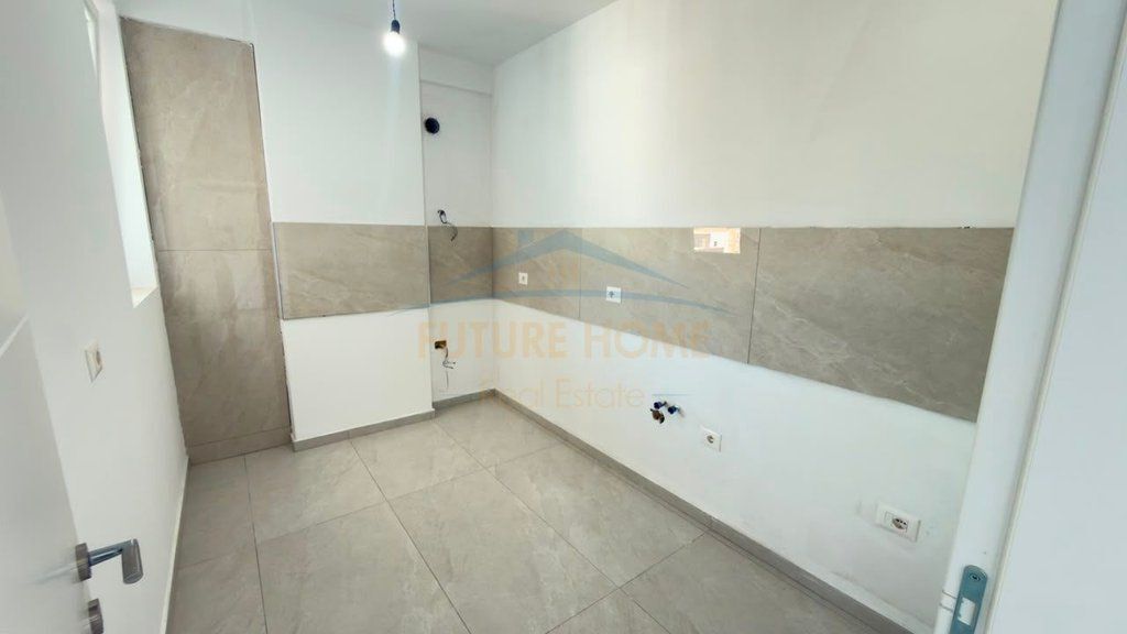 Qera, Apartament 3+1+2, Kompleksi Ndregjoni, Tirane