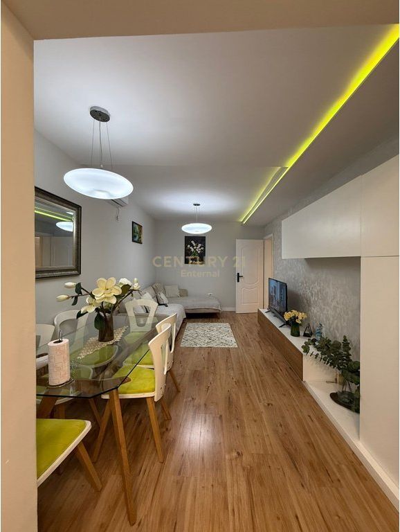 PRIVATE HOUSE + SHOP FOR SALE | PORCELAN