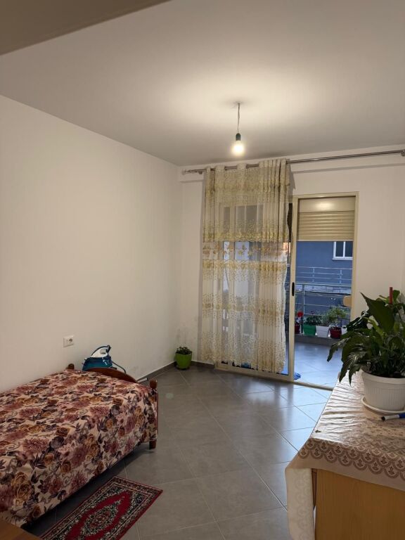 Shitet Apartament 2+1