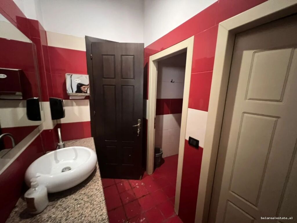 Zyre Me Qera Tek Ish-Restorant Durresi (ID BZ21033) Tirane